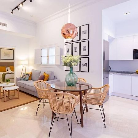 Mumu Luxury Suite Lirio Севилья Экстерьер фото