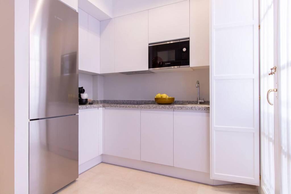 Mumu Luxury Suite Lirio Севилья Экстерьер фото